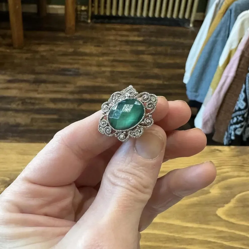 Vintage Silver‎ Tone Costume Jewelry Ring One Size Green Stone Adjustable